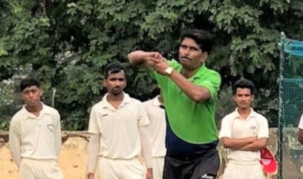 off spin bowling by Bhagwati Cricket Academy